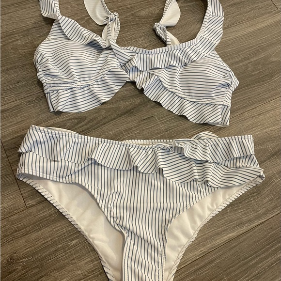 SHEIN ruffle bikini - Picture 2 of 3